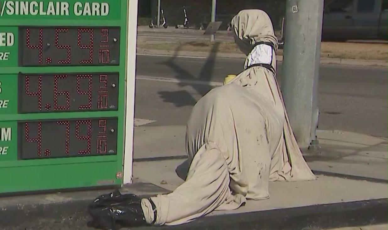 Brentwood Sinclair station dinosaur statue returned